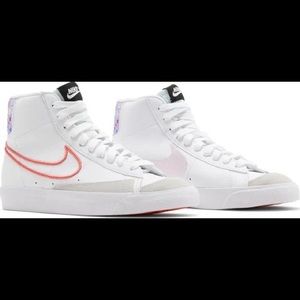 NEW - Youth size 7 (women’s 8.5) Nike Blazer Mid ‘77 - Never Worn